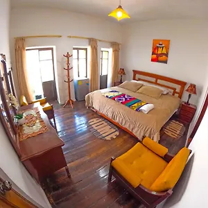 colonial-house.hotelsquito.com/